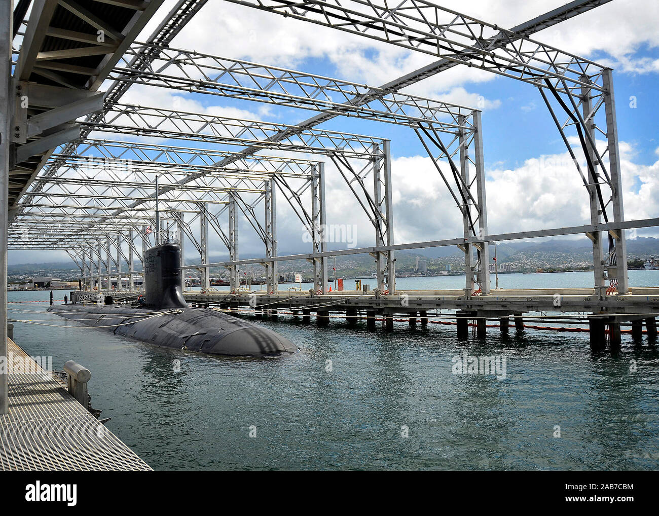 WAIPIO PENISOLA, Hawaii (27 aprile 2012) La Virginia-classe attacco rapido sommergibile USS Texas (SSN 775) è ormeggiata nello stato dell'arte magnetico sottomarino la tacitazione di impianto in punto di fatto cenno alla base comune perla Harbor-Hickam durante una cerimonia del taglio del nastro. Foto Stock