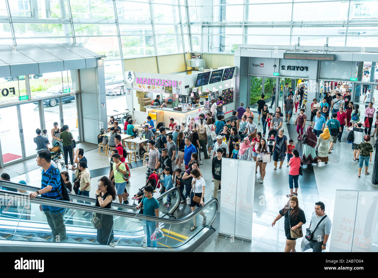 Sud Est Asia / Singapore - Nov 23, 2019 : Unidentified folla di persone in luoghi pubblici in un fine settimana Foto Stock