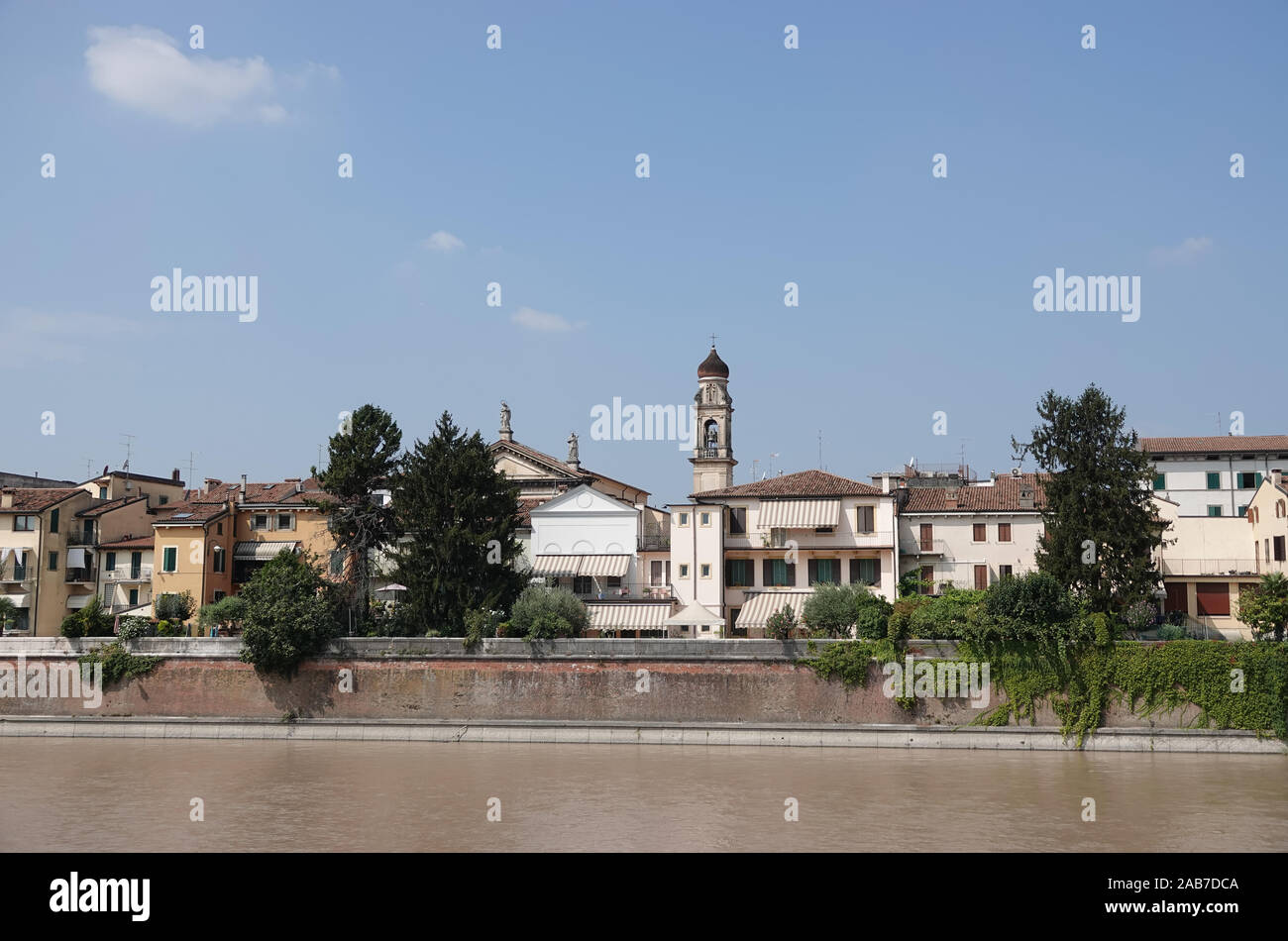 Costa del fiume Verona Foto Stock