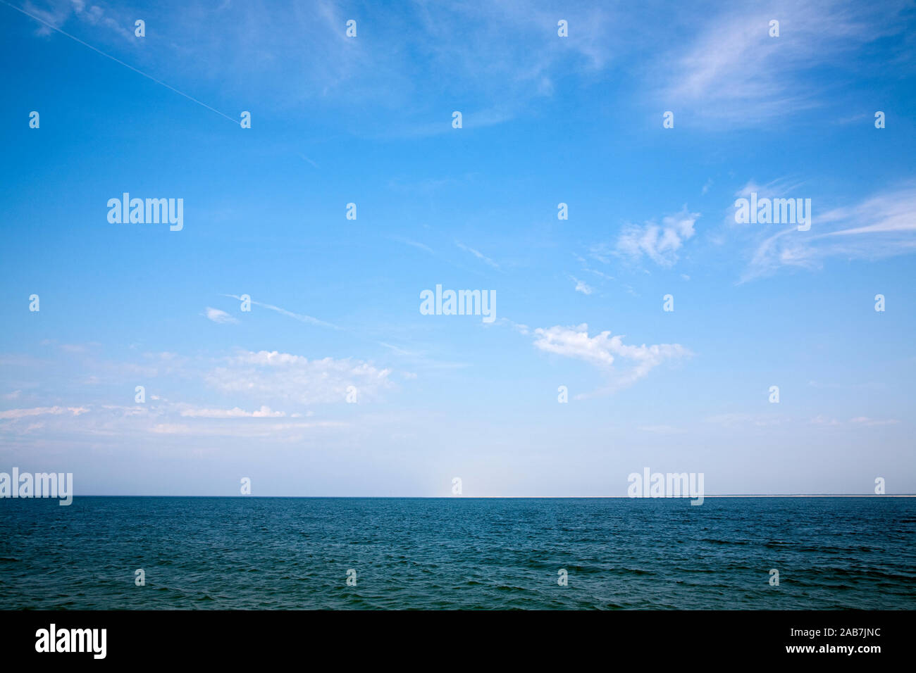 Blaues Meer zwischen Roemoe und Lister Ellenbogen auf Sylt Foto Stock