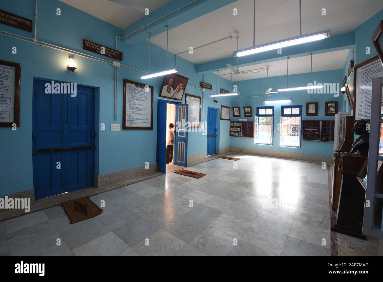 Vidyasagar Smriti Mandir interni (il luogo di nascita di Ishwar Chandra Vidyasagar). Villaggio Birsingha, West Midnapore, Bengala occidentale. India. Foto Stock