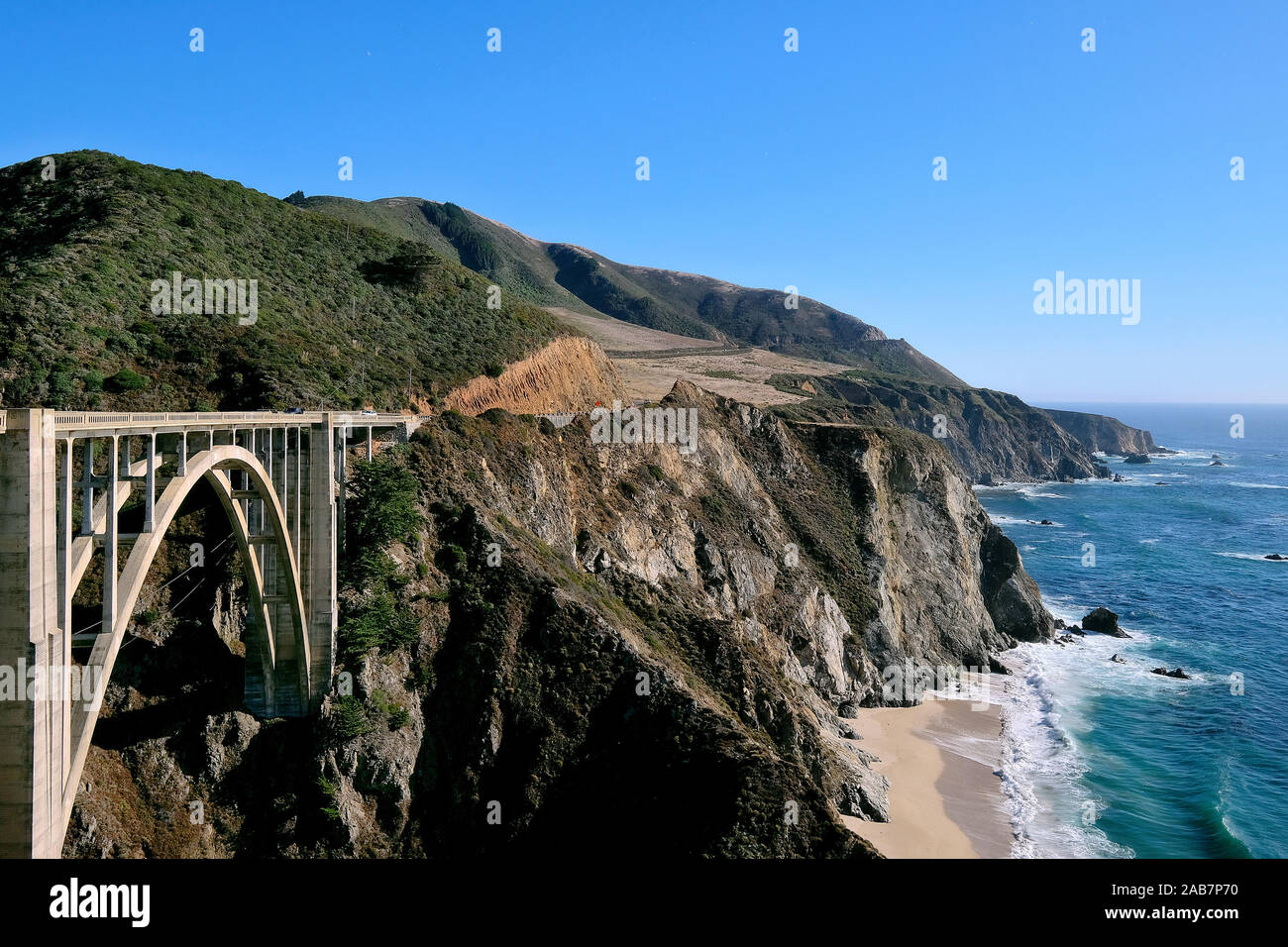 Bixby Creek ponte, ponte di arco concreto alla California State Route 1, Highway 1, strada costiera lungo l'Oceano Pacifico, CALIFORNIA, STATI UNITI D'AMERICA Foto Stock