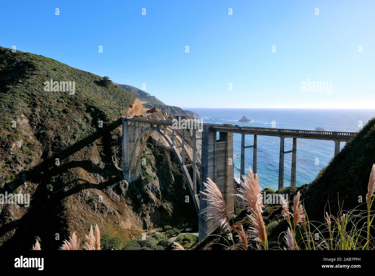 Bixby Creek ponte, ponte di arco concreto alla California State Route 1, Highway 1, strada costiera lungo l'Oceano Pacifico, CALIFORNIA, STATI UNITI D'AMERICA Foto Stock