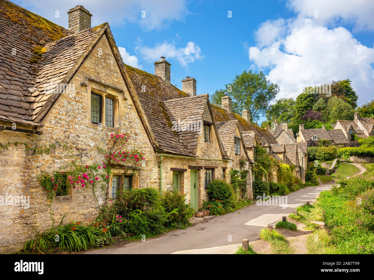 Bibury tessitori Cottages, Arlington Row, Bibury, il Costwolds, Wiltshire, Inghilterra, Regno Unito, Europa Foto Stock
