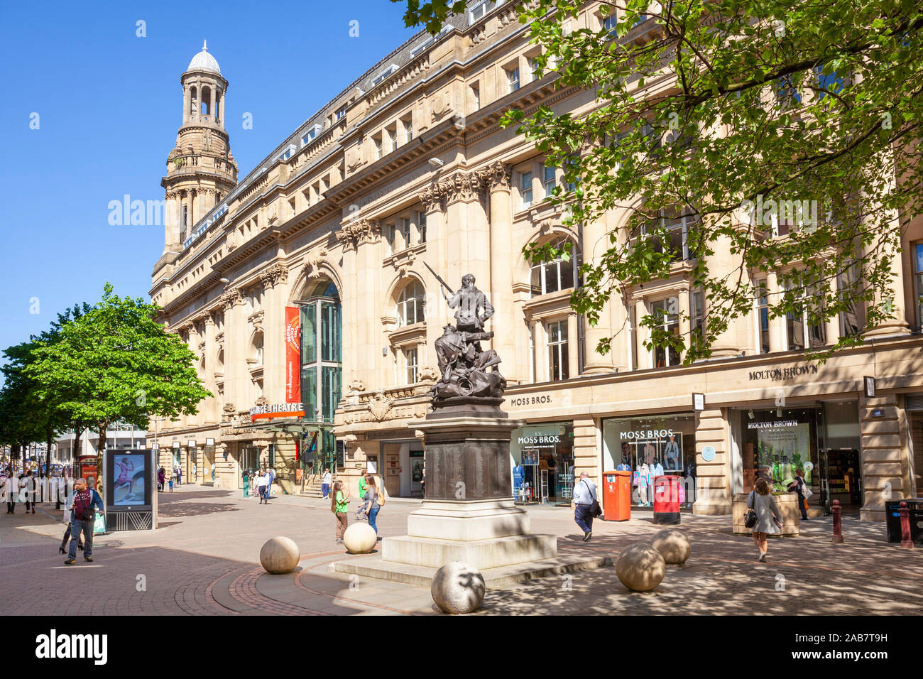 Royal Exchange Theatre e Boer War Memorial, Exchange Street, St. Annes Square, il centro città di Manchester, Manchester, Inghilterra, Regno Unito, Europa Foto Stock