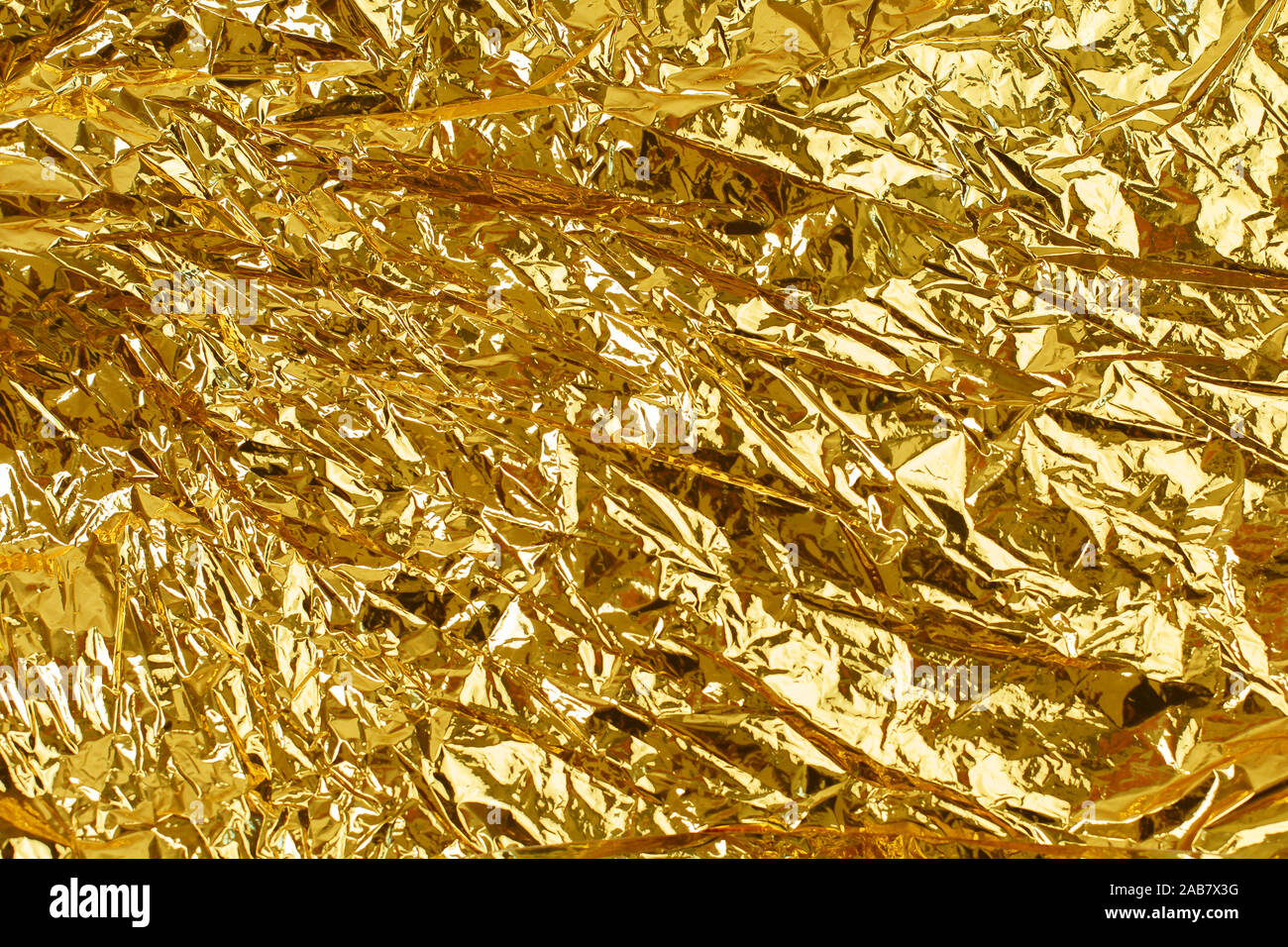 Foglia oro texture di sfondo con scintillante accartocciata superficie  irregolare. Lamina dorata crumpled texture di sfondo Foto stock - Alamy