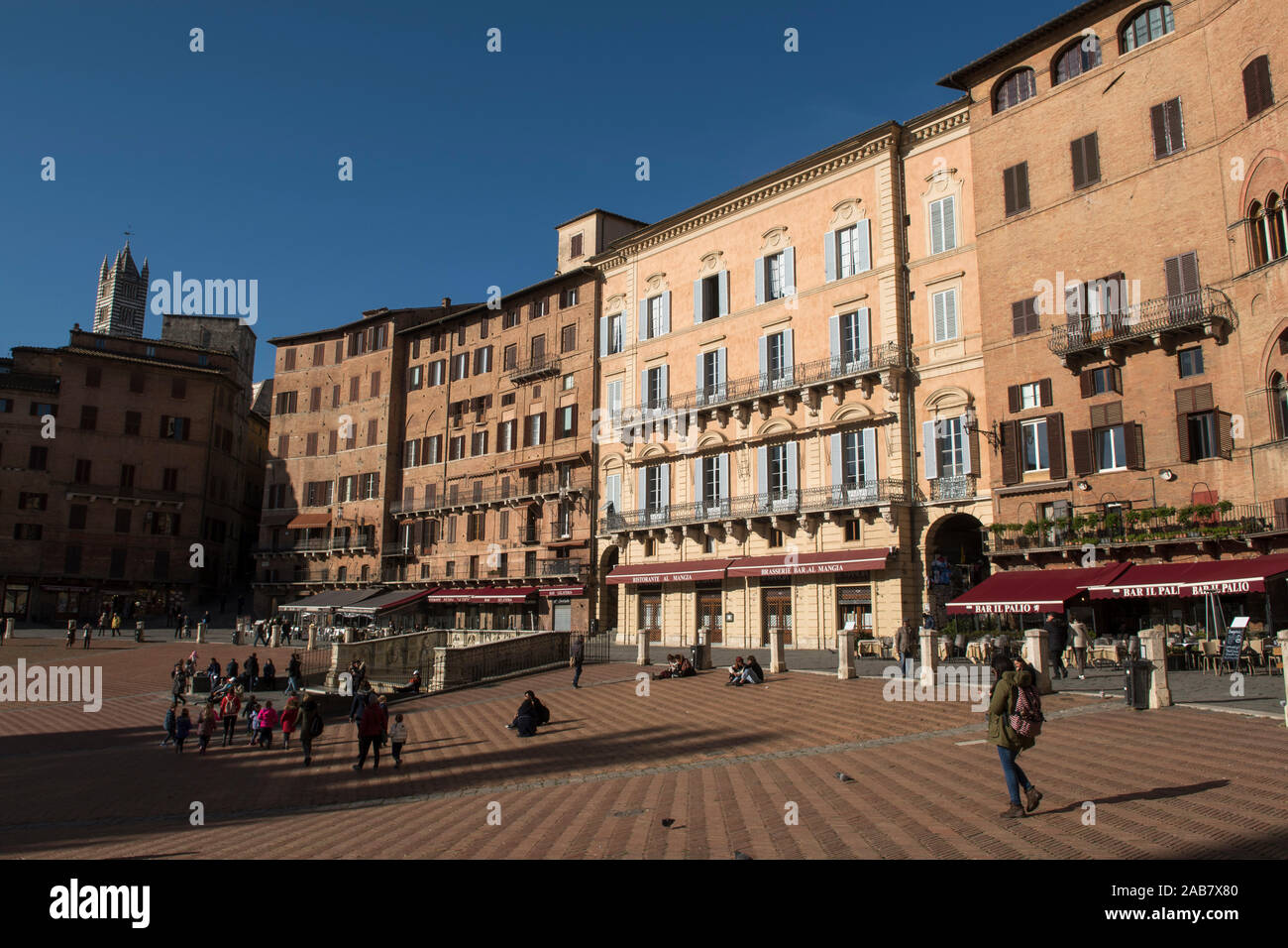 Una vista di Piazza del Campo, Sito Patrimonio Mondiale dell'UNESCO, Siena, Toscana, Italia, Europa Foto Stock