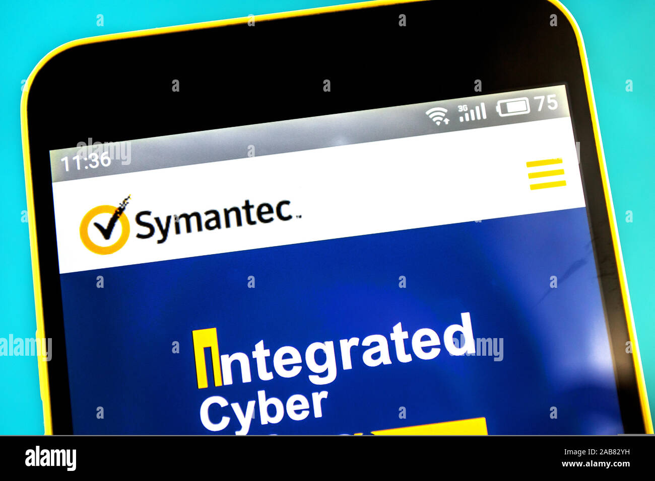 Berdyansk, Ucraina - 25 Aprile 2019: Editoriale illustrativo del sito Web Symantec homepage. Logo Symantec visibile sullo schermo del telefono. Foto Stock