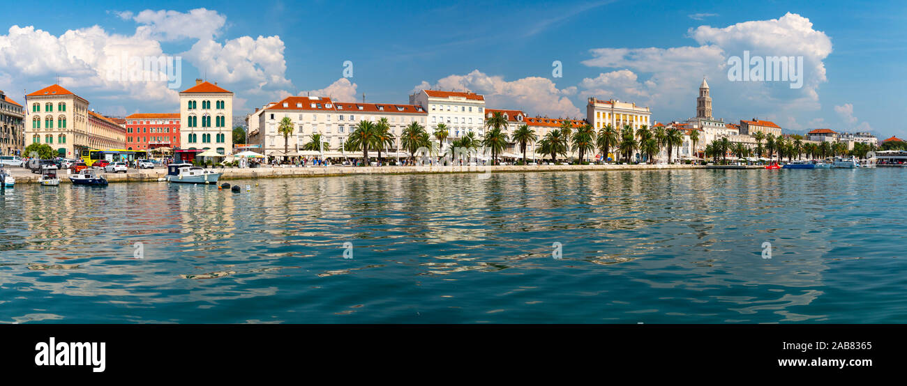 Vista panoramica del porto di Spalato e Cattedrale di San Domnio, Split, Dalmazia, Croazia, Europa Foto Stock