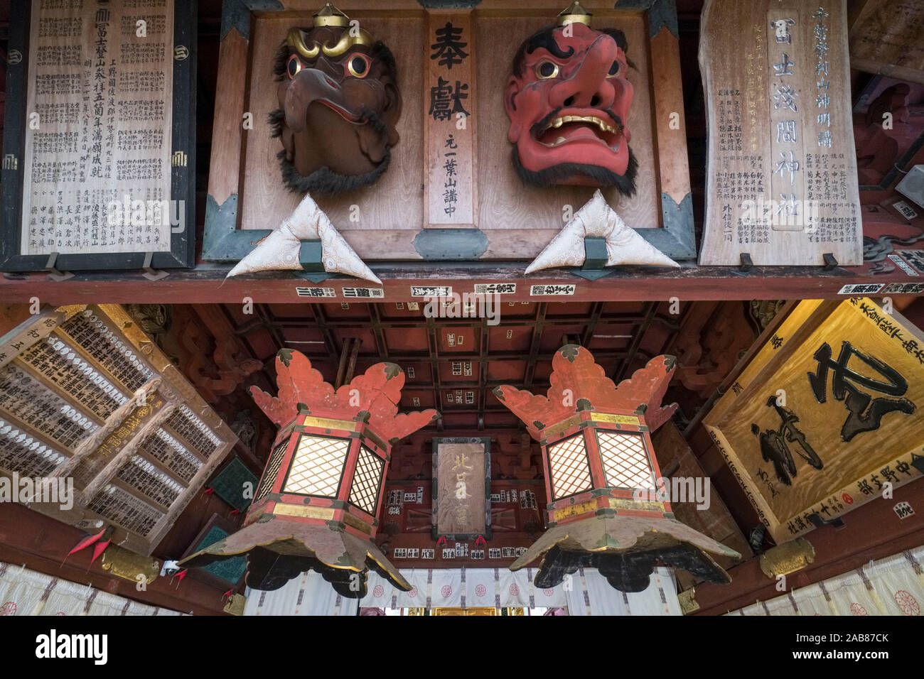 Giappone, Fujiyoshida: Kitaguchi Hongu Fuji Sengen jinja sacrario scintoista. Il sito è uno dei luoghi intorno al Monte Fuji registrato da UNESCO come suo Foto Stock