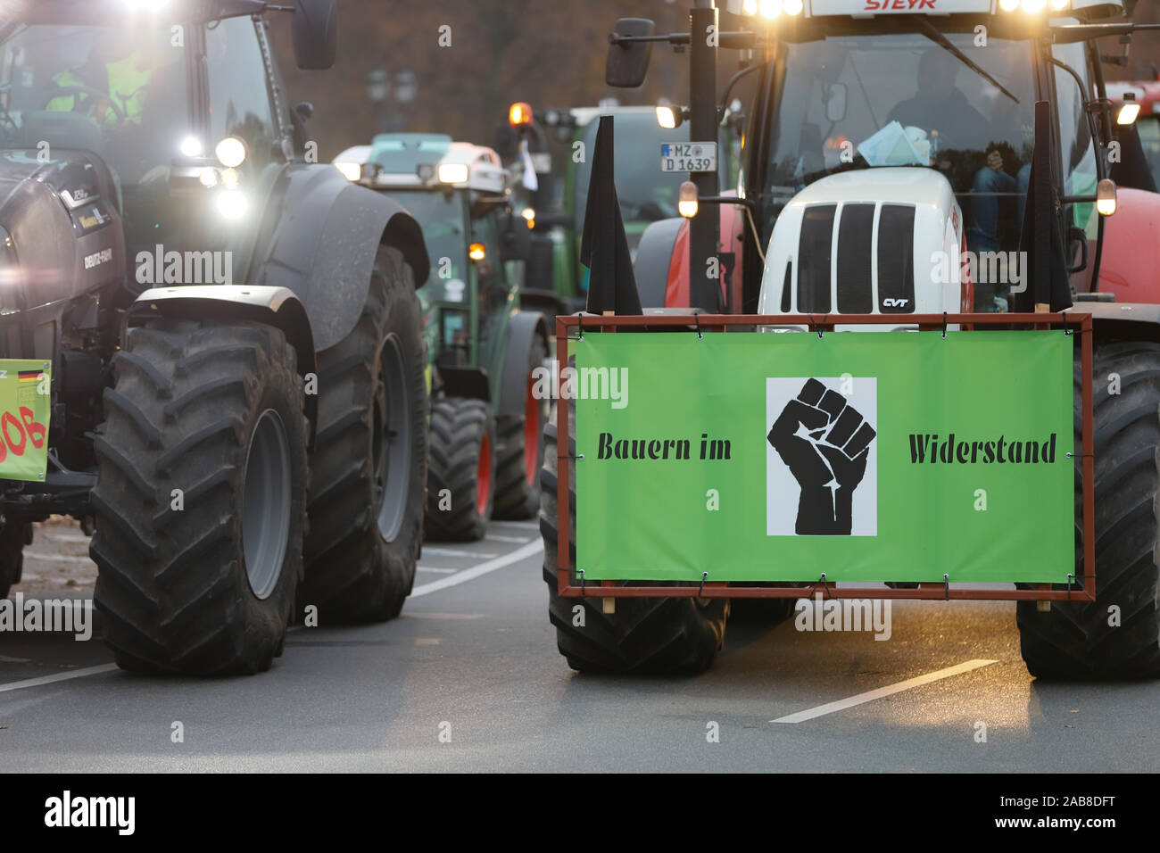 Berlin, Berlin / Germania, 26 novembre 2019. Gli agricoltori da tutta la Germania protesta contro la politica agricola del governo federale. Foto Stock