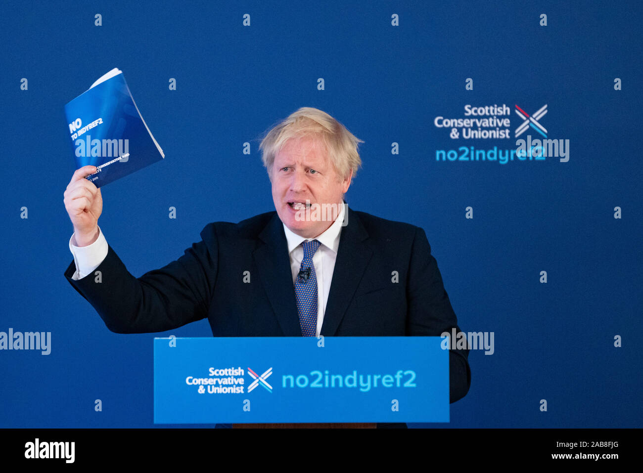 North Queensferry, Scotland, Regno Unito. Il 26 novembre 2019. Il primo ministro Boris Johnson al momento del lancio di Scottish conservatori generale Manifesto elettorale a North Queensferry oggi. La spinta principale del manifesto è di fermare un secondo referendum sull indipendenza scozzese. Iain Masterton/Alamy Live News. Foto Stock