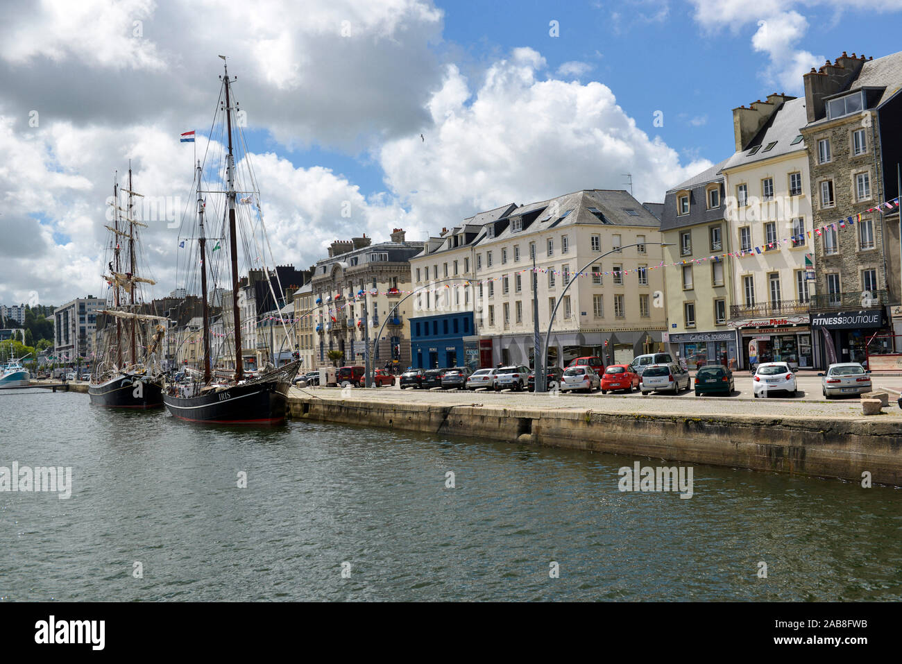 Cherbourg (nord-ovest della Francia): immobiliare nel centro della città lungo la banchina "quai Alexandre III" e il porto Foto Stock