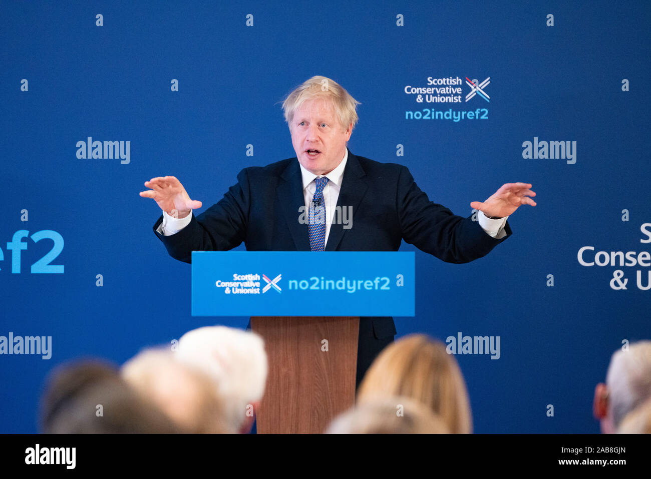 North Queensferry, Scotland, Regno Unito. Il 26 novembre 2019. Il primo ministro Boris Johnson al momento del lancio di Scottish conservatori generale Manifesto elettorale a North Queensferry oggi. La spinta principale del manifesto è di fermare un secondo referendum sull indipendenza scozzese. Iain Masterton/Alamy Live News. Foto Stock