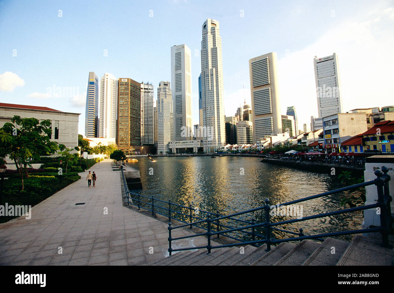 Singapore. Il centro città e Boat Quay nel tardo pomeriggio la luce. Foto Stock