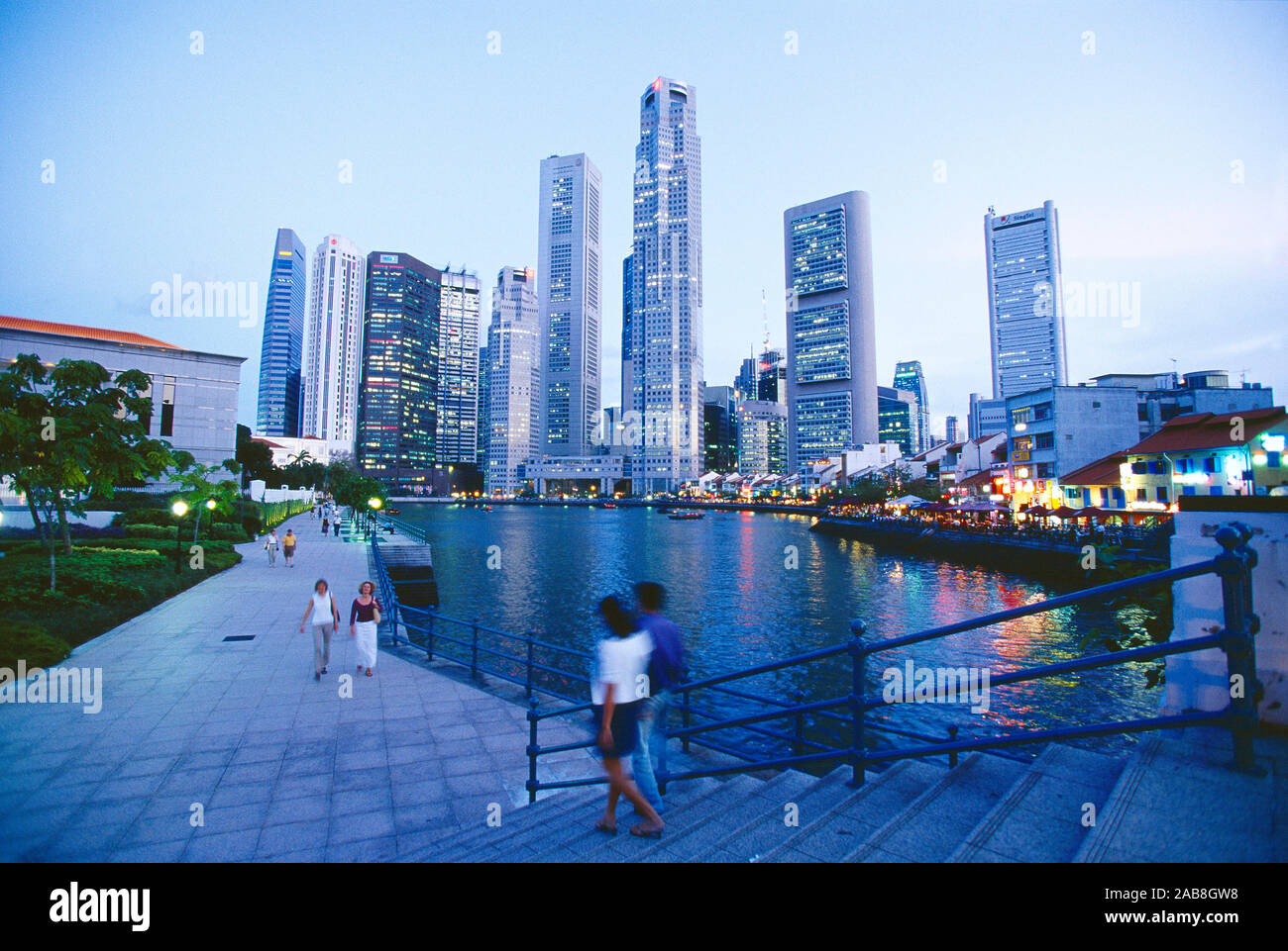 Singapore. Il centro città e Boat Quay di notte. Foto Stock
