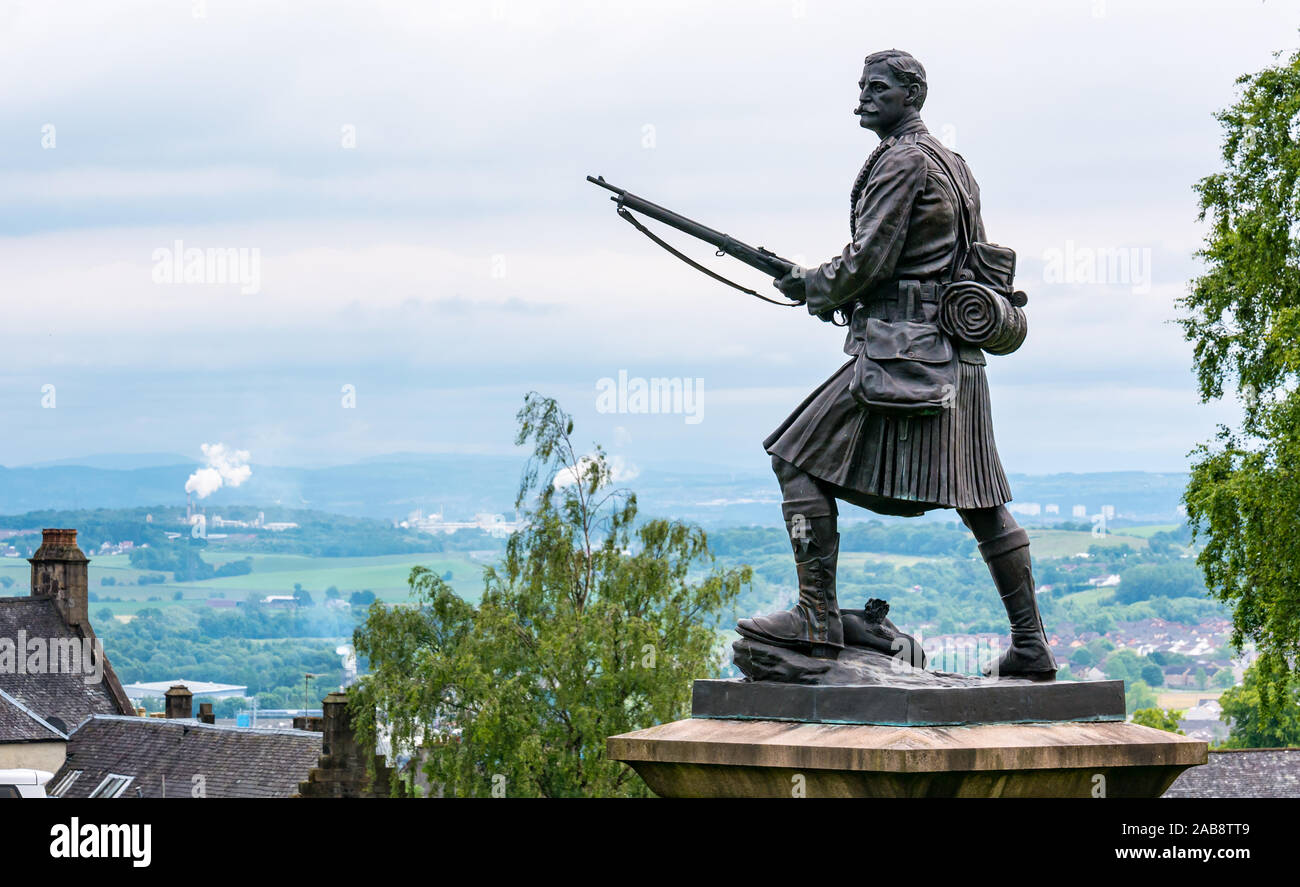 Statua di Argyll e Sutherland Highlander soldato da la guerra boera, il Castello di Stirling, Scozia, Regno Unito Foto Stock