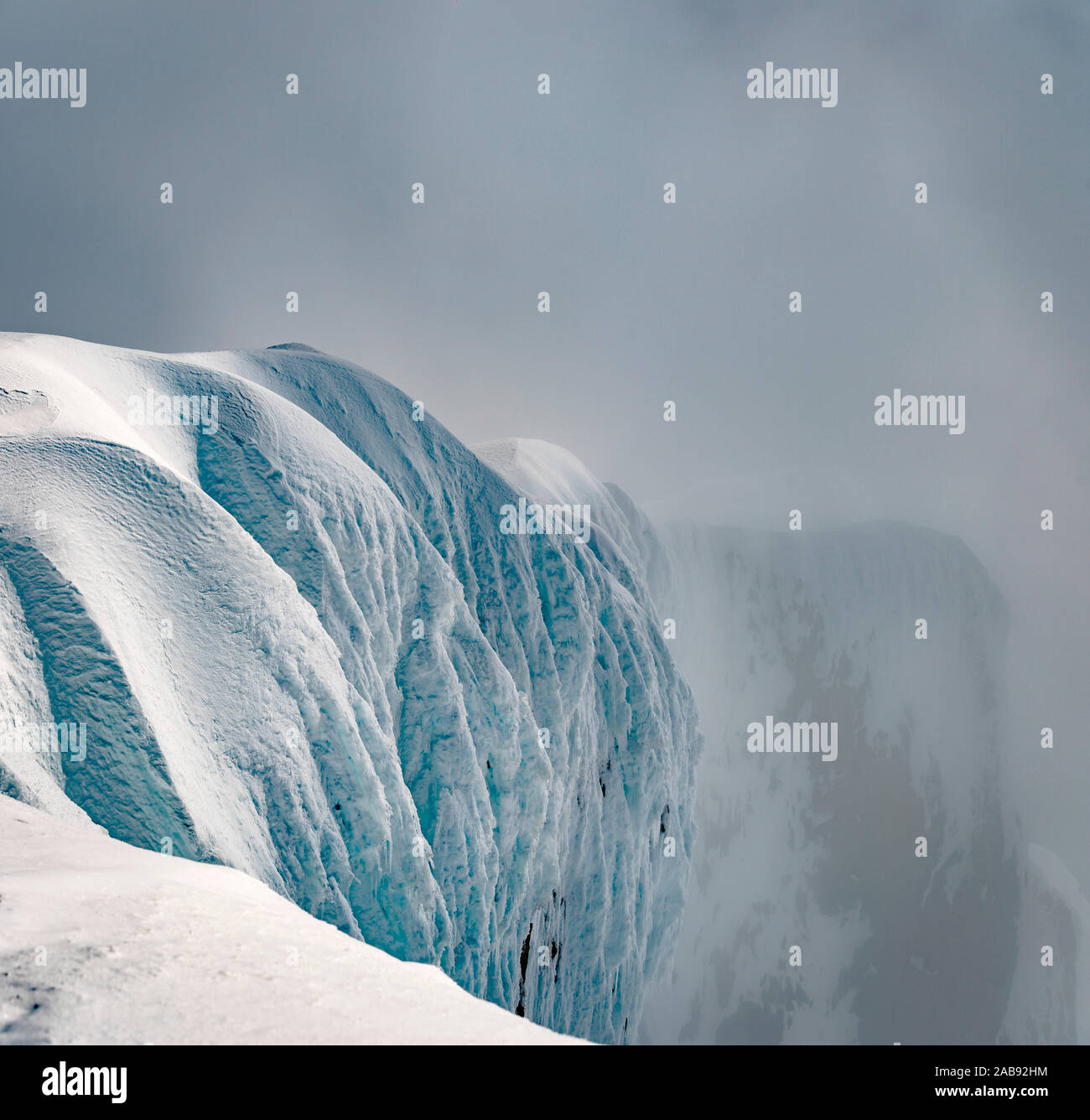 Rotarfellshnukur picco di montagna, Rotarfellsjokull ghiacciaio Vatnajokull calotta di ghiaccio, Islanda Foto Stock