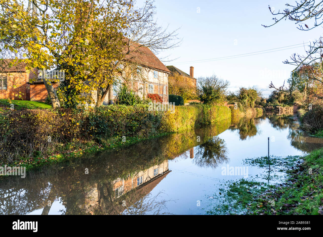 Inondazione dal fiume Severn trasportatori di chiusura in corsia Severn Vale villaggio di Hasfield, GLOUCESTERSHIRE REGNO UNITO su 18/11/2019 Foto Stock