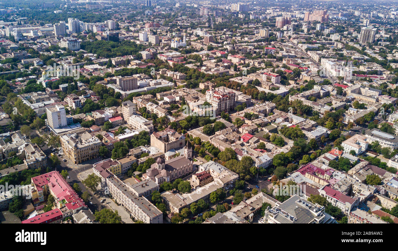 Vista aerea a Odessa, tetti, porto e mare al tramonto o l'alba Foto Stock