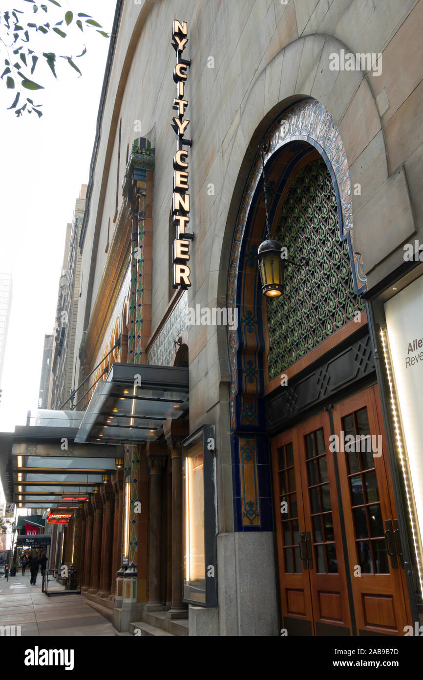 New York City Center è un centro di 2.257-sedile Revival Moresco Theatre si trova a 131 West 55th Street, New York, Stati Uniti d'America Foto Stock