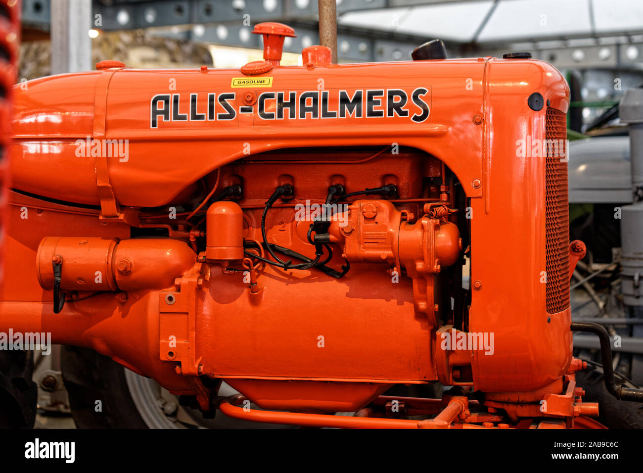 Vano motore di Allis-Chalmers Modello C trattore prodotto tra 1940-1949. Vista laterale. Rahmi M. Koc Museo Industriale di Istanbul Foto Stock