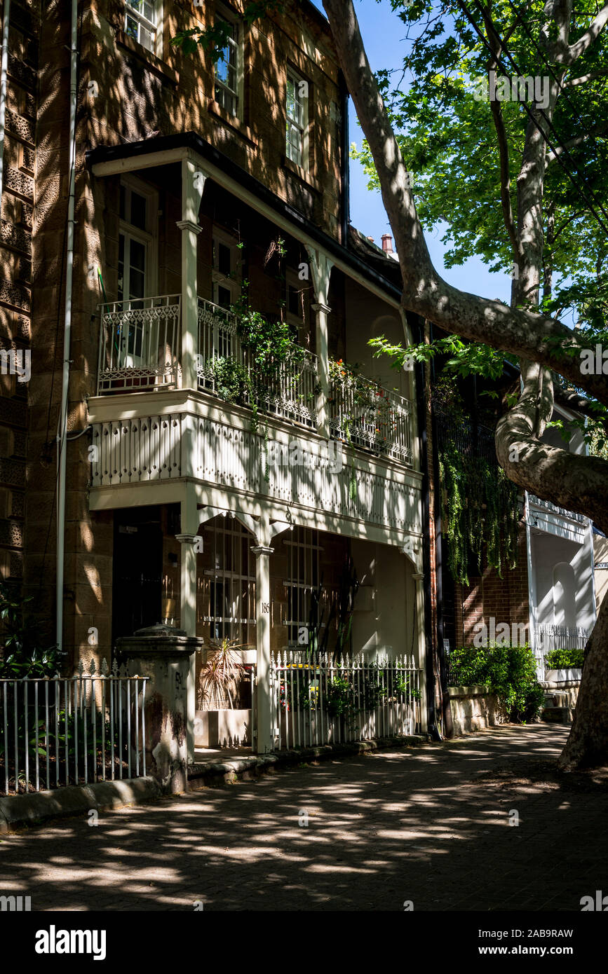 Casa residenziale con pezzata di luce e le ombre in Palmer Street, Darlinghurst, Sydney, Australia Foto Stock