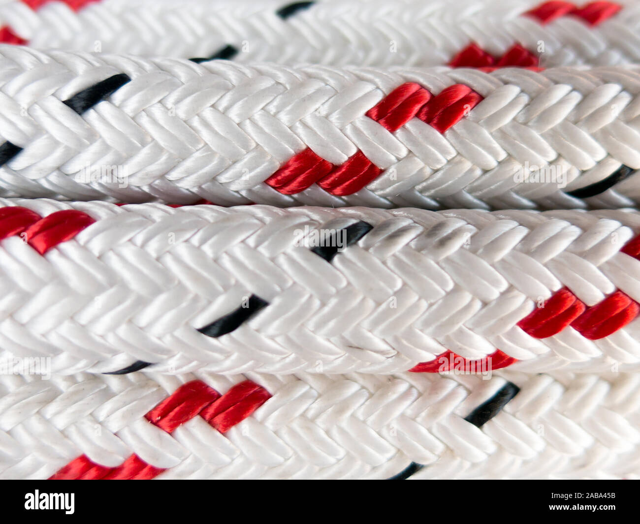 Close-up di poliestere intrecciato corda marino utilizzato su barche e yacht per manovre e ormeggio Foto Stock