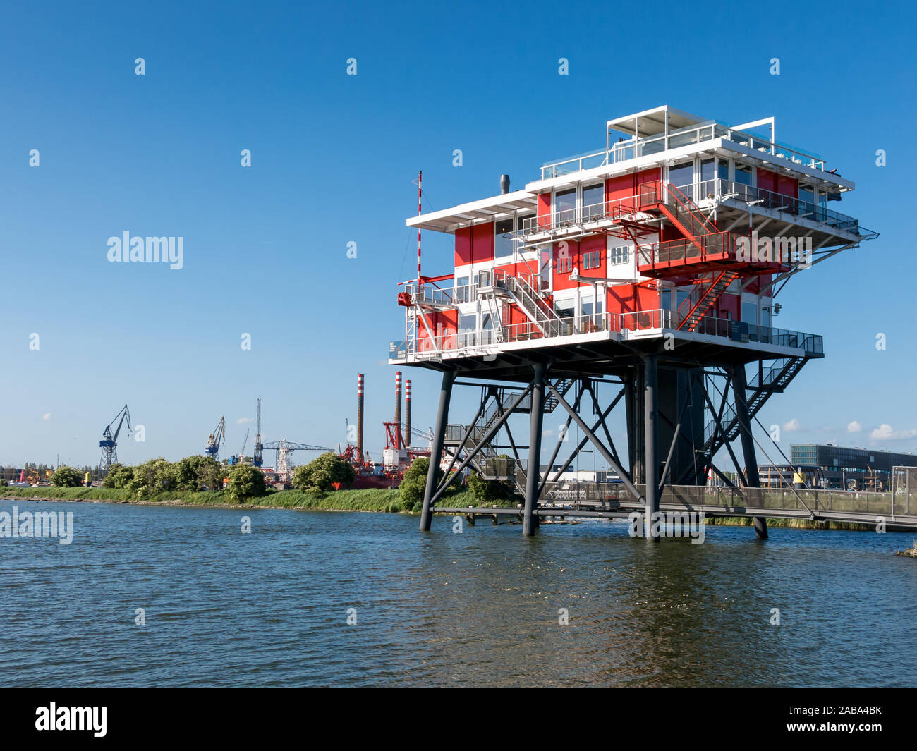 REM-eiland ristorante, ex pirata radio stazione sul Mare del Nord su oil rig platform, ora si trova in Docklands di Amsterdam, Paesi Bassi Foto Stock