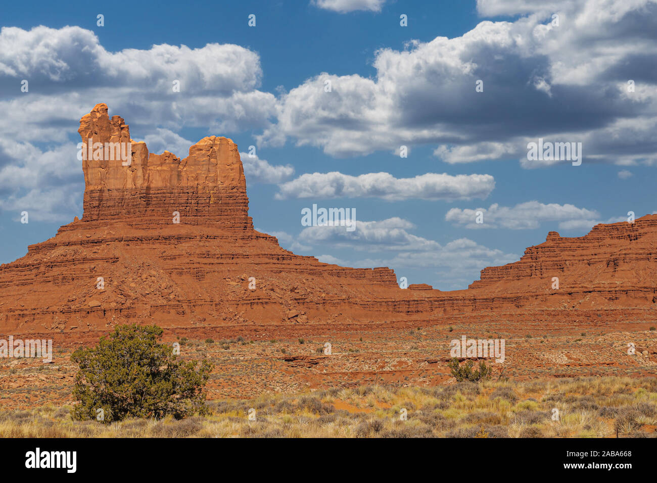 Monument Valley Arizona view con un meraviglioso cielo molto nuvoloso Foto Stock