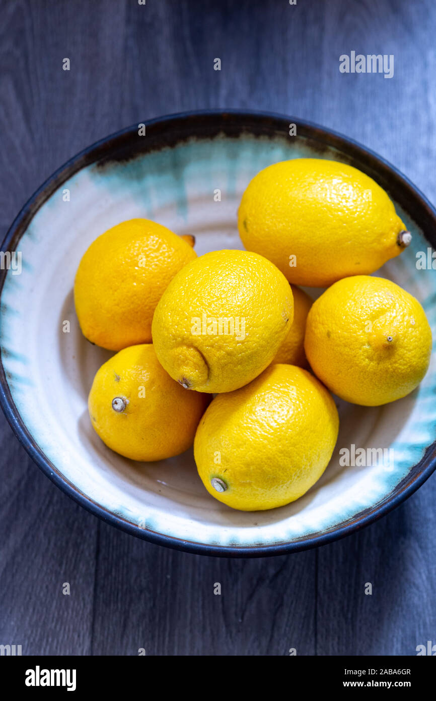 Ciotola di limoni Foto Stock