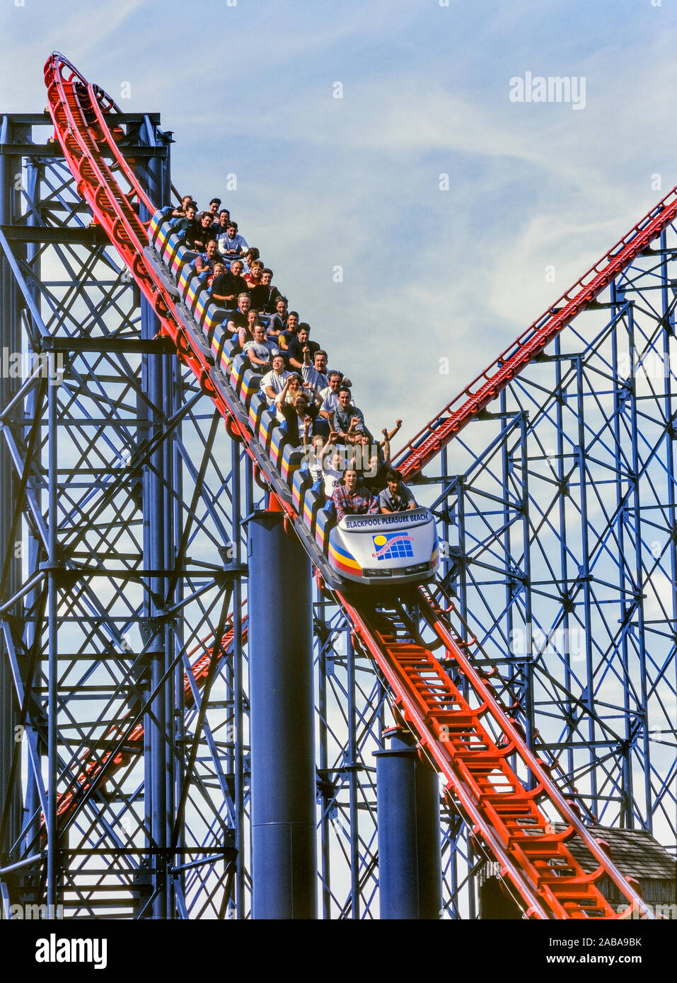 Il grande rullo di acciaio coaster. Blackpool Pleasure Beach. Lancashire. Inghilterra, Regno Unito Foto Stock