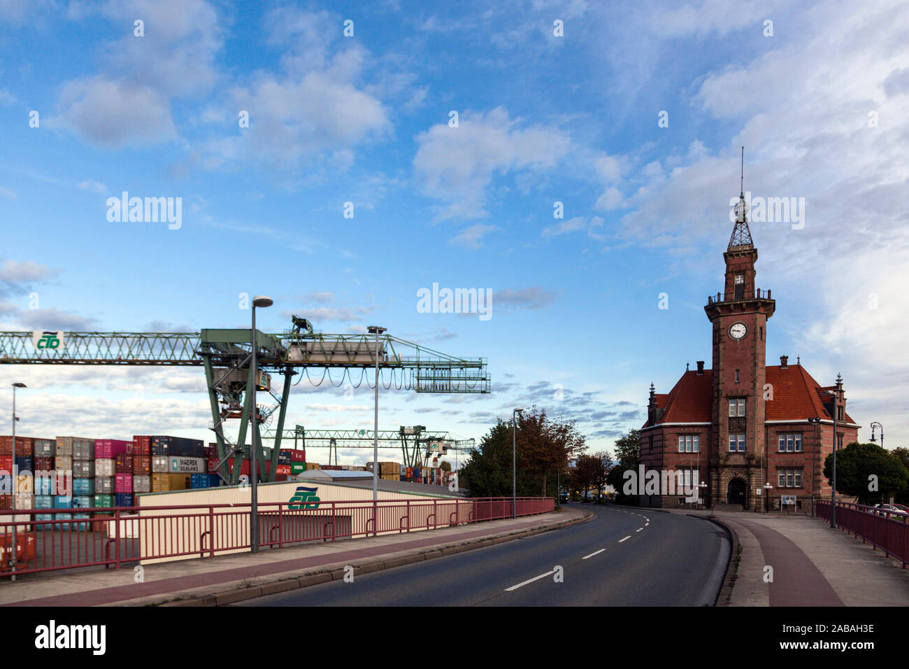 Il Vecchio Porto competente Dortmund presso il terminal di container nel porto industriale Foto Stock