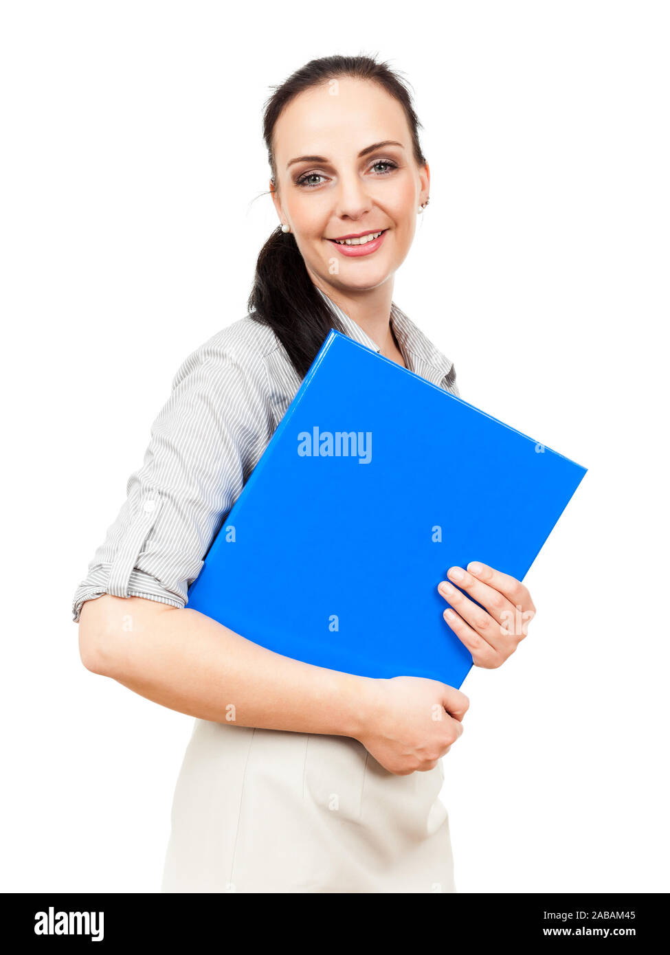 Eine tuechtige Geschaeftsfrau Mit einem blauen Ordner vor weissem Hintergrund Foto Stock