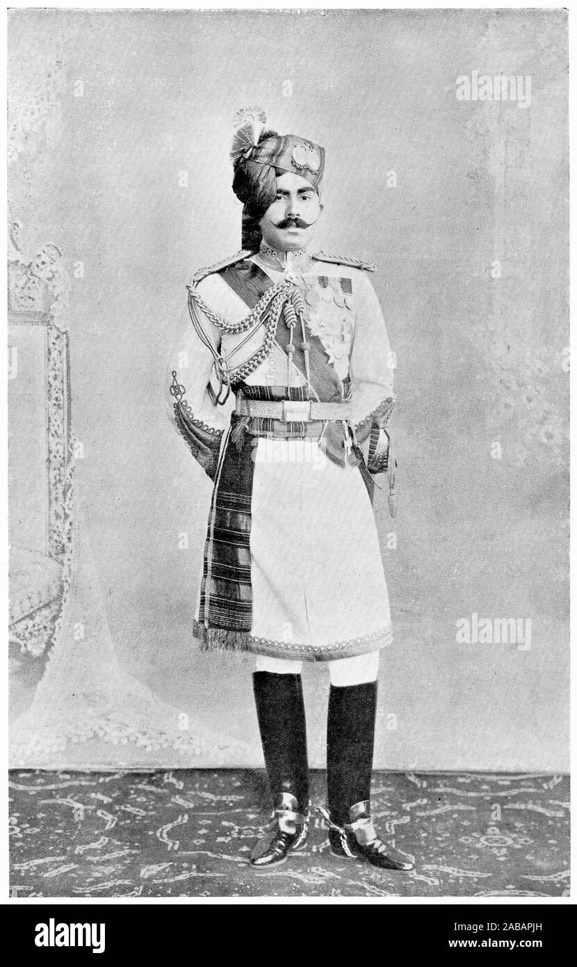 Ritratto di mezzitoni dei Maharaja generale Sir Ganga Singh, il GCSI, GCIE, GCVO, gbe, KCB, GCStJ (880 - 1943) sentenza Maharaja di Stato principesco di Bikaner (nell attuale Rajasthan, India) dal 1888 al 1943. Egli è ampiamente ricordato come un moderno visionario riformista. Foto Stock