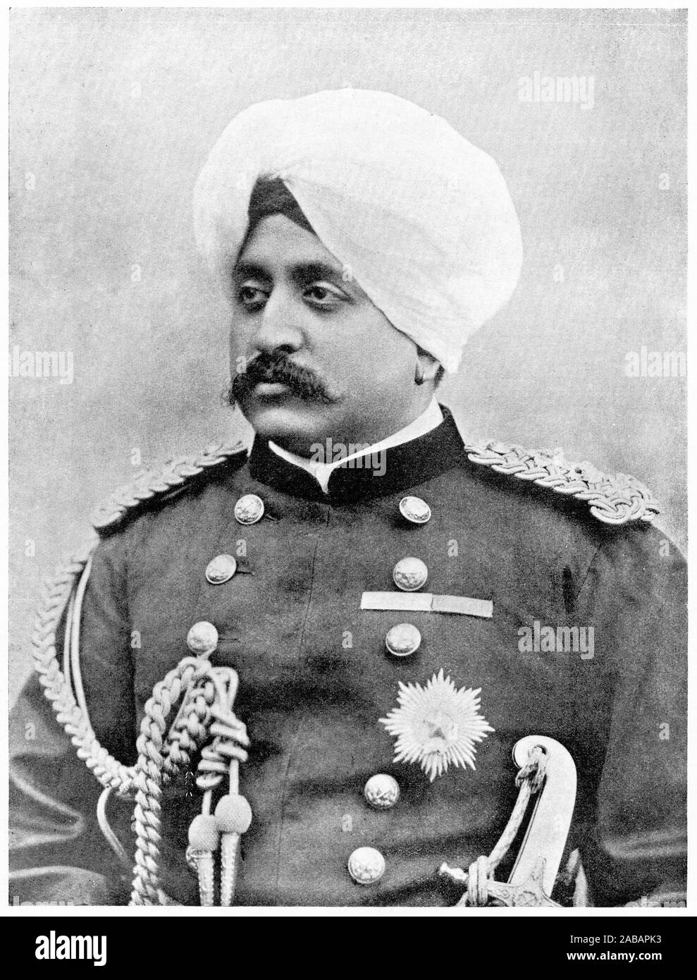 Ritratto di mezzitoni di generale HH Raja Sir Amar Singh, (1864 - 1909) K.C.I.E., il Comandante in Capo di Jammu e Kashmir Stato esercito, Vicepresidente del Kashmir del consiglio amministrativo 1891. Fratello di Maharaja Sir Pratap Singh. Foto Stock