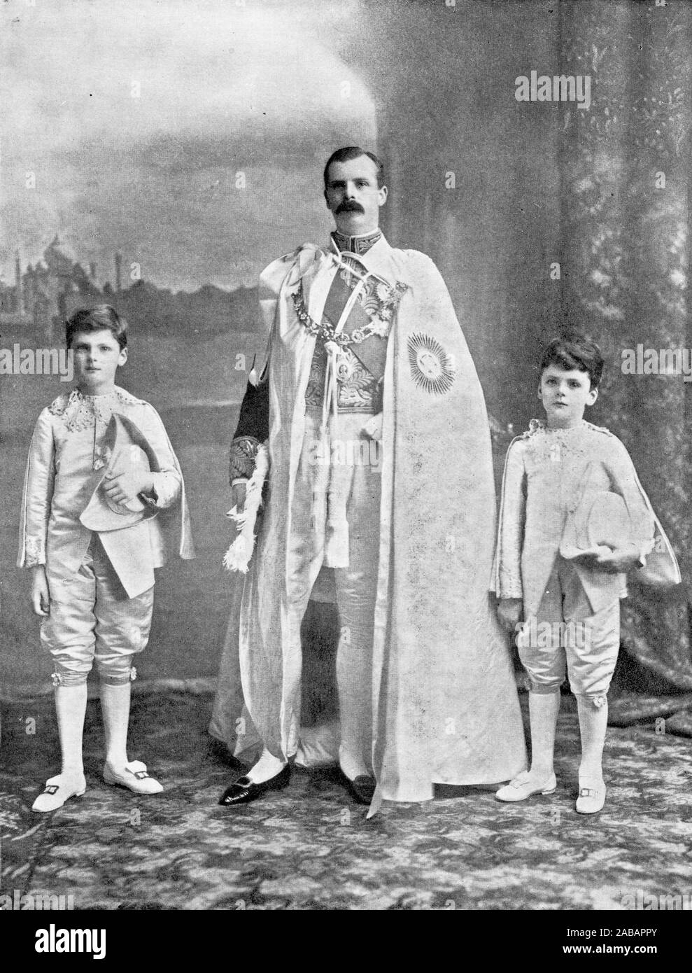 Ritratto di mezzitoni di Arthur Oliver Villiers Russell, 2° Baron Ampthill GCSI GCIE JP DL (1869 - 1935) British peer, vogatore, e un funzionario civile. Ha servito come governatore di Madras da ottobre 1900 a febbraio 1906, e come agente Viceré dell India in 1904. Foto Stock