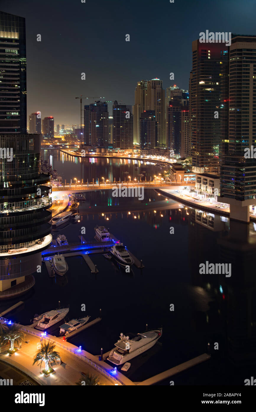 Dubai ist die groesste Stadt der Vereinigten Arabischen Emirate (VAE) am Persischen Golf und die Hauptstadt des Emirats Dubai. Foto Stock