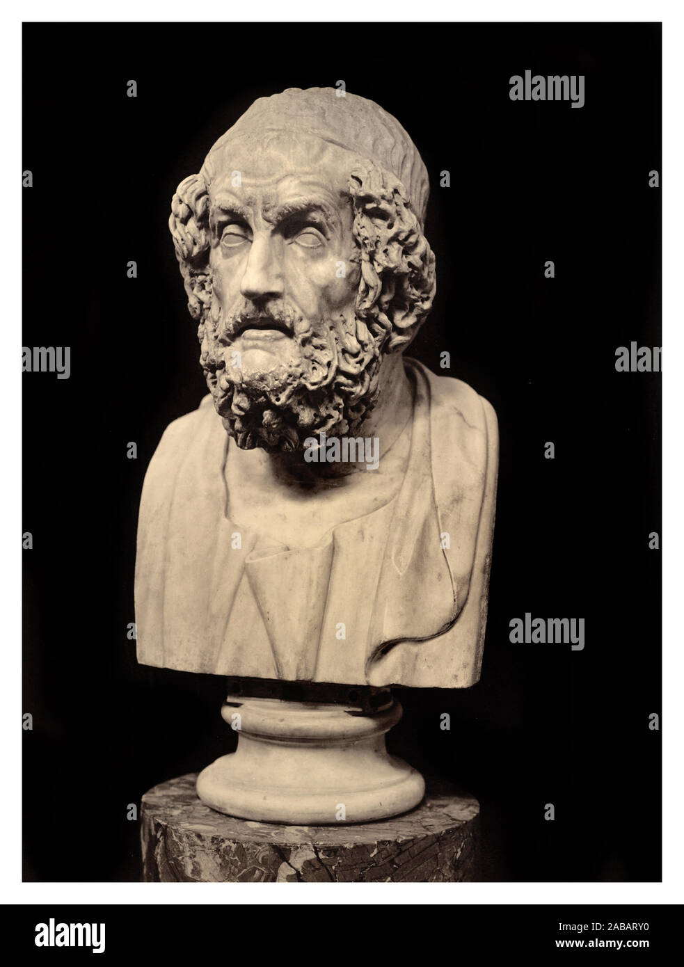 Statua del busto di Omero, datata ca. 100 a.C.-ca. 79 Napoli, Napoli, Campania, Italia Romana, antica stampa italiana di albume ritratto Omero è il leggendario autore dell'Iliade e dell'Odissea, due poesie epiche che sono le opere centrali dell'antica letteratura greca Foto Stock