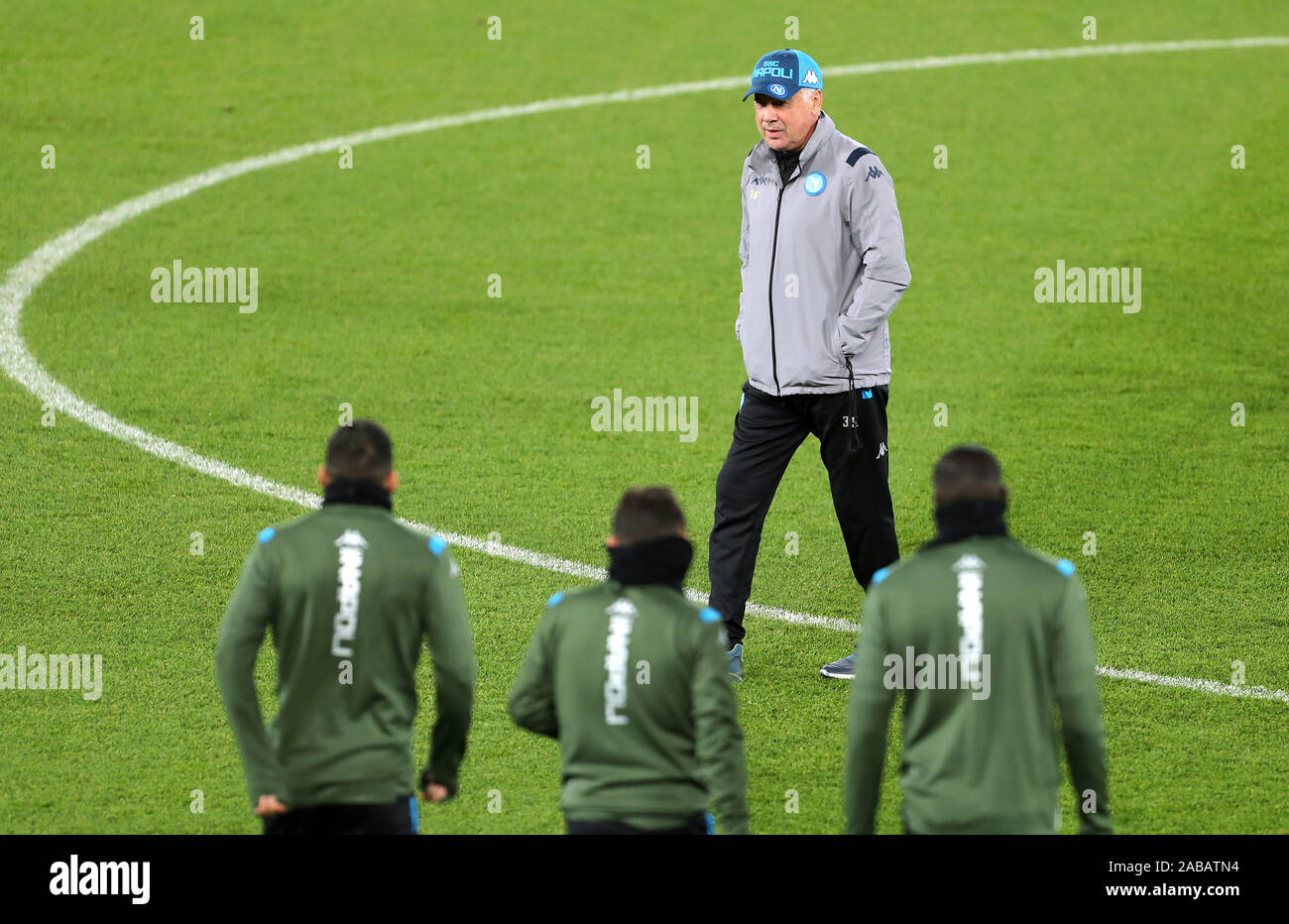 Napoli manager Carlo Ancelotti durante la sessione di formazione ad Anfield, Liverpool. Foto Stock