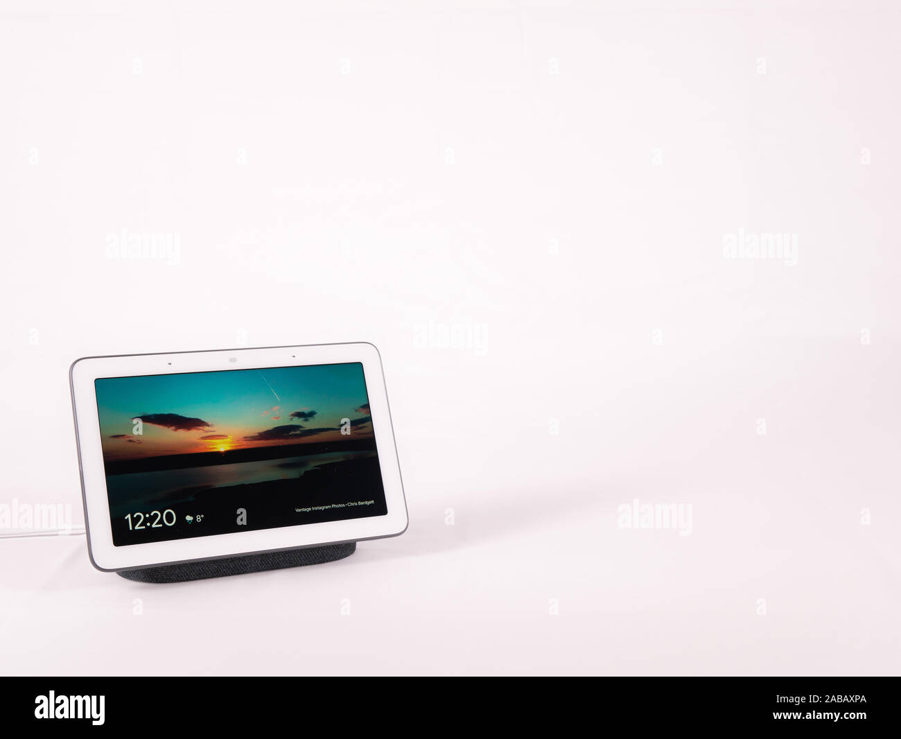 Touch screen smart home Assistente vocale altoparlante cornice fotografica e la camera per il testo Foto Stock