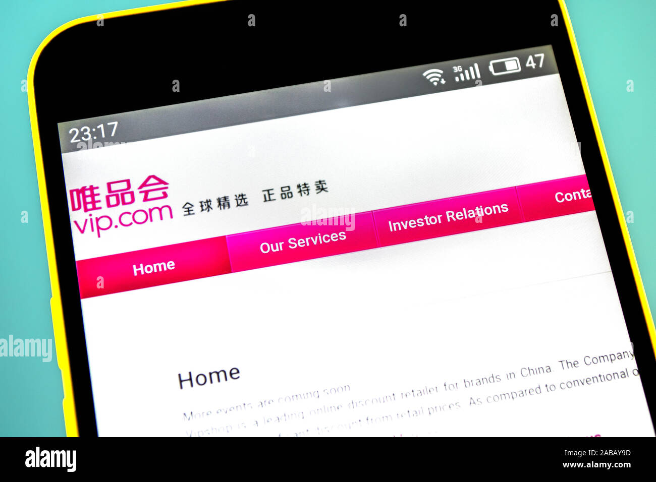 Berdyansk, Ucraina - 18 Aprile 2019: Vipshop Holdings homepage del sito. Vipshop aziende logo visibile sullo schermo del telefono. Foto Stock