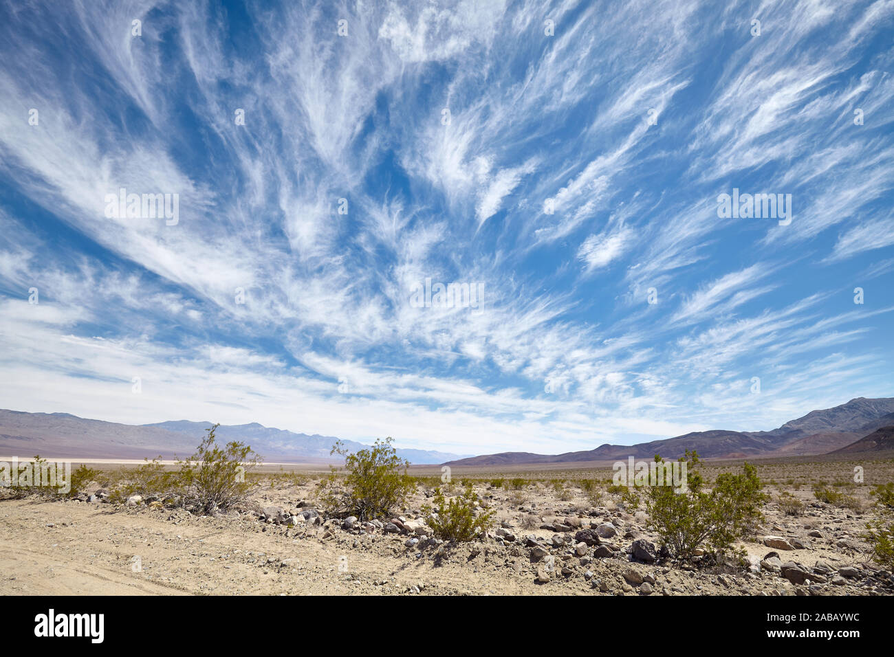 Scenic cloudscape oltre la Valle della Morte, STATI UNITI D'AMERICA. Foto Stock