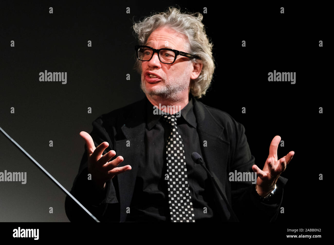 BFI Southbank, Londra, Regno Unito. Il 25 novembre 2019. Dexter Fletcher sul palco a Mark Kermode in 3D. . Foto di Julie Edwards./Alamy Live News Foto Stock