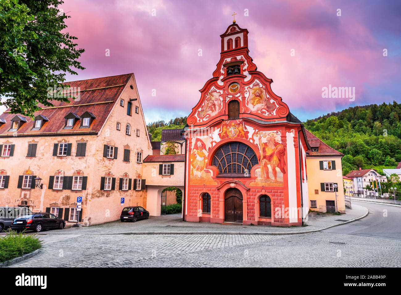 Fussen, Germania. Vecchio townscape al tramonto. Foto Stock
