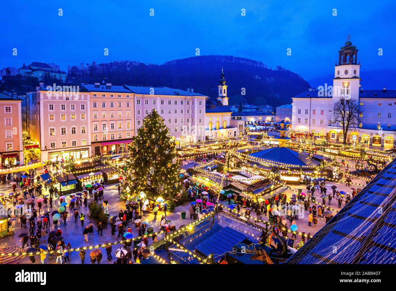 Salisburgo, Austria. Mercatino di Natale nel centro storico. Foto Stock