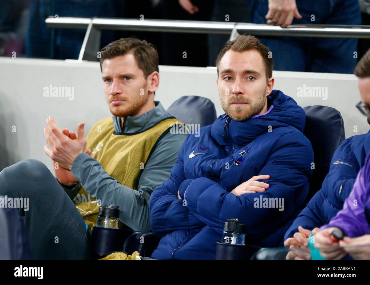 Londra, Regno Unito. 26 Novembre, 2019. Londra, Regno Unito. 26 Nov, 2019. L-R Tottenham Hotspur di Jan Vertonghen e Tottenham Hotspur Christian Eriksen durante la Champion League Gruppo B tra Tottenham Hotspur e Olympiakos a Tottenham Hotspur Stadium, Londra, Inghilterra il 26 novembre 2019 Credit: Azione Foto Sport/Alamy Live News Foto Stock