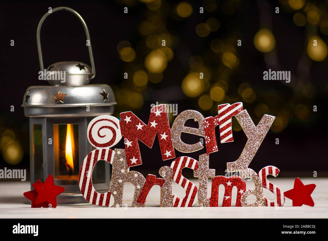 Buon Natale nota e festoso sfondo illuminato da una lanterna Foto Stock