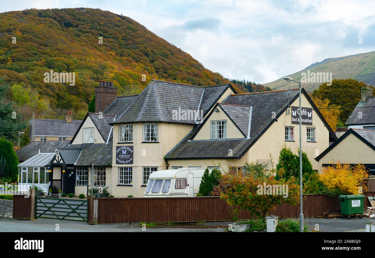 Aber Falls Hotel, Abergwyngregyn, Gwynedd, il Galles del Nord. Presa nel novembre 2019. Foto Stock