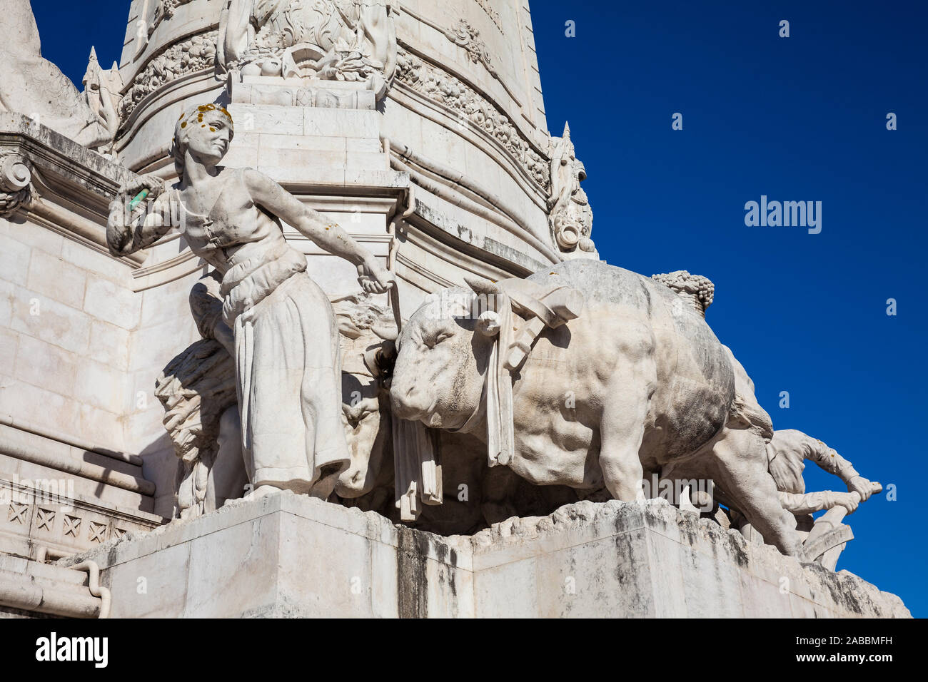 Dettaglio del monumento al Marchese di Pombal situato in corrispondenza di un importante rotonda nella città di Lisbona in Portogallo Foto Stock